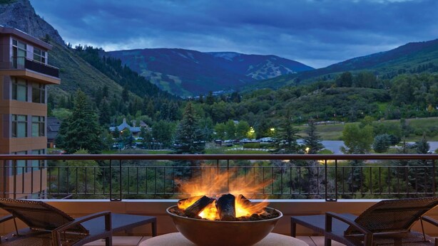 A balcony with a fire pit, overlooking a mountainous landscape. - 2 Bedroom Lockoff at Westin Riverfront Mountain Villas (Avon)