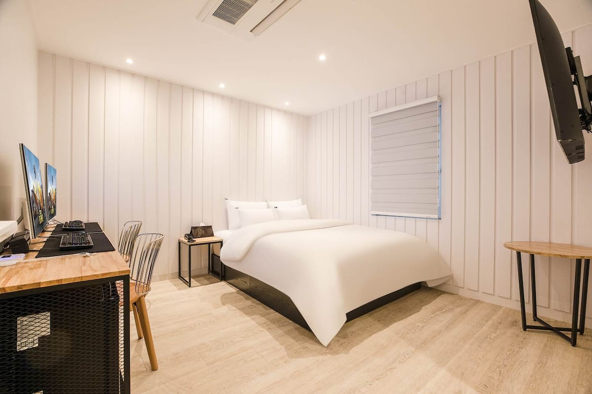 高級雙人房 | Select Comfort 床墊、免費無線上網、床單