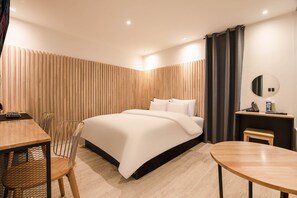 Deluxe Double Room | Select Comfort beds, free WiFi, bed sheets - Hwagokhoteln (Seoul)