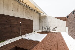 Signature Double Room | Select Comfort beds, free WiFi, bed sheets - Hwagokhoteln (Seoul)