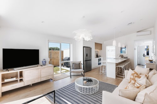 Sun & Salt ~ Papamoa - Beyonder Holiday Homes