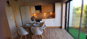 Dining - RARE: Shakespeare's Cabin - mini house in Haguenau (Haguenau)