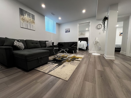 Interior. Cozy 2-bedroom apartment with WiFi, separate entrance and parking