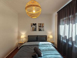 3 chambres, fer et planche à repasser, Wi-Fi, draps fournis