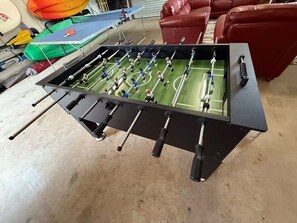 Game room - Waterfront 4 Bedroom Home with Rumpus Room (Goulburn Weir)
