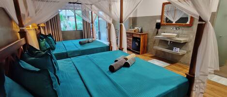 Comfort-Vierbettzimmer, Terrasse, Gartenblick