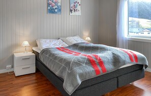 5 bedrooms, travel cot, free WiFi