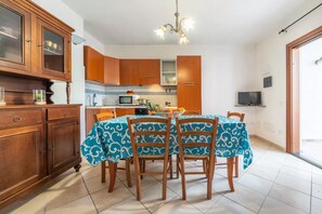 Dining - Cozy veranda retreat near Budoni (Tanaunella)