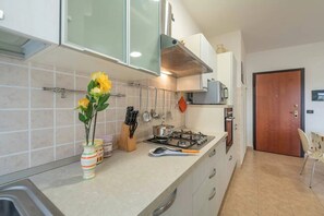 Fridge, microwave, stovetop, dishwasher - Brand new flat near Alghero beach (Alghero)