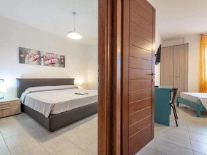 3 Schlafzimmer, Bügeleisen/Bügelbrett