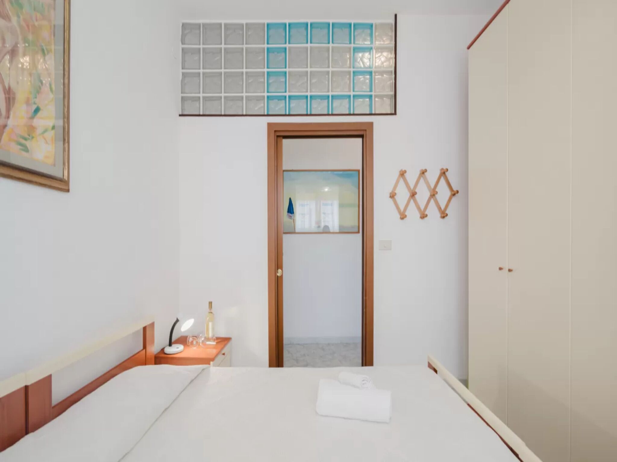 1 chambre, fer et planche à repasser, accès Internet