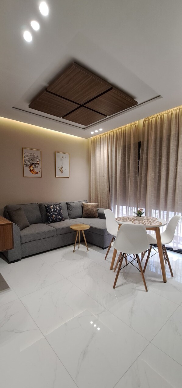 Comfort Apartment, 1 Queen Bed with Sofa bed, Air conditioning | Living area