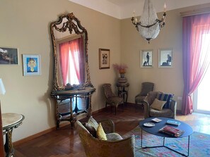 Smart TV - Stunning luxury vacation home on the Naples waterfront with sea and Vesuvius views (Napoli)