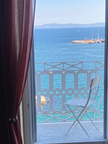 Stunning luxury vacation home on the Naples waterfront with sea and Vesuvius views