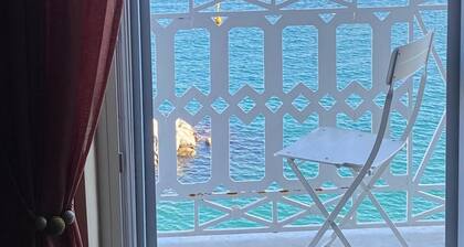 Stunning luxury vacation home on the Naples waterfront with sea and Vesuvius views