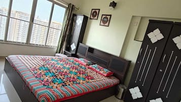 3 slaapkamers, een strijkplank/strijkijzer, wifi, beddengoed