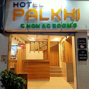 Property entrance - Hotel Palkhi (Rahata)