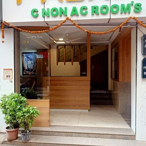 Property entrance - Hotel Palkhi (Rahata)