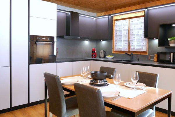 Möbel, Interior Design, Küche, Cabinetry, Countertop, Holz, Küchengerät, Flooring, Zuhause, Light Fixture