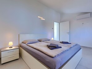 Estate, Yard, Balcony, Villa - Wonderful private villa for 10 guests with WIFI, private pool, A/C, TV, terrace and pets allowed (Umag)