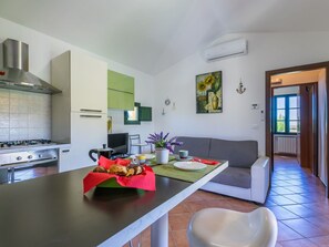 Interior - Beautiful apartment for 2 guests with WIFI, A/C, pool, TV, balcony and pets allowed (Castellina Marittima)