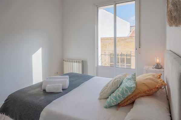 2 bedrooms, iron/ironing board, free WiFi
