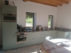 Fridge, microwave, oven, stovetop - Margot's beautiful home (Monbazillac)