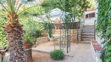 Doppia Premium, 1 letto queen, patio, vista giardino | Vista dalla camera