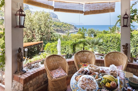 Free daily buffet breakfast. VFH Villa Flavia Eco B&B