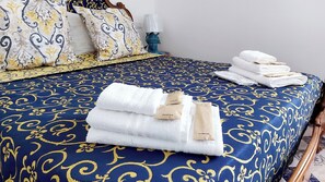 Deluxe Double Room, Private Bathroom, Garden View | Minibar, in-room safe, individually decorated, individually furnished - VFH Villa Flavia Eco B&B (Santa Flavia)