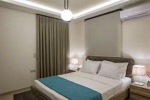 2 bedrooms, desk, iron/ironing board, WiFi