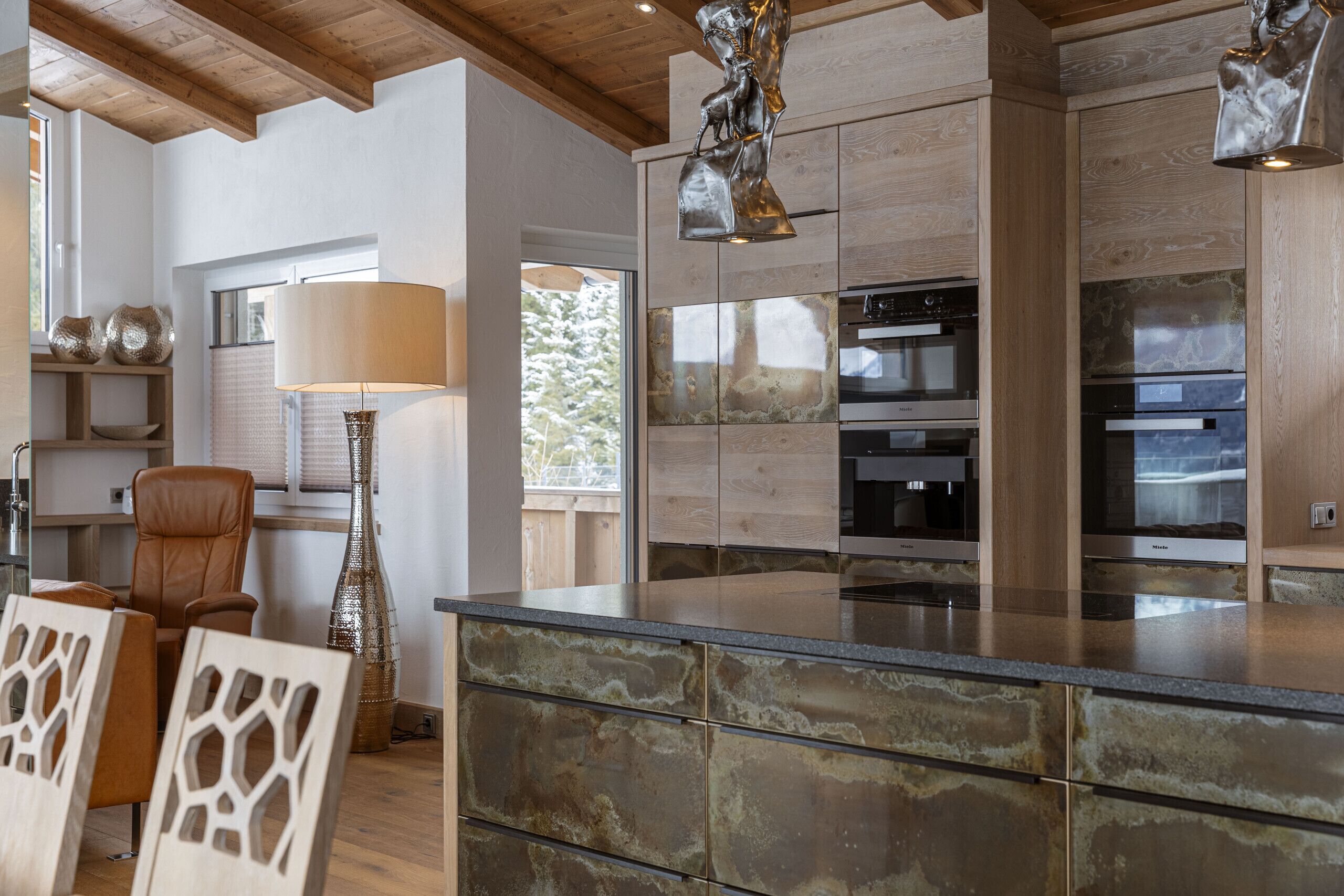 Fridge, oven, dishwasher, coffee/tea maker