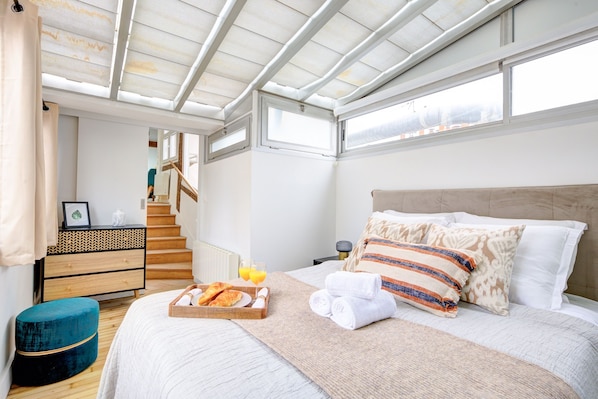 2 Schlafzimmer, individuell dekoriert, individuell eingerichtet