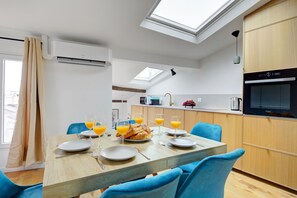 City Apartment | In-room dining