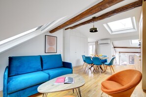 City Apartment | Living area