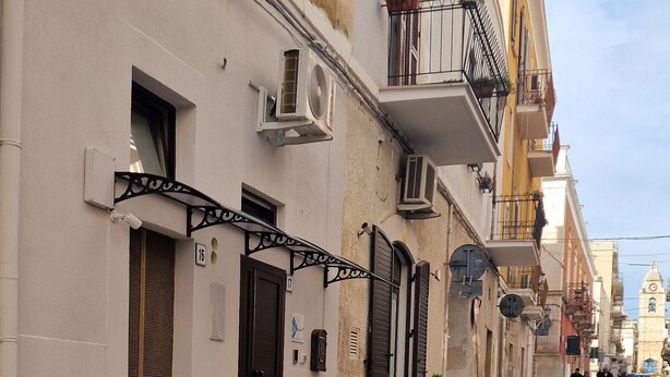 A narrow cobblestone street lined with buildings featuring balconies and air conditioning units. - CAMPANILE17 BED AND BREAKFAST 2 BEDS DOUBLE ROOM , 20MT SEA (Manfredonia)