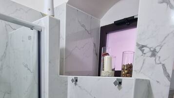 Doccia, asciugacapelli, bidet, asciugamani