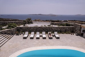 Piscina all'aperto, una piscina riscaldata