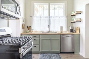 Refrigerador, microondas, horno y lavavajillas 