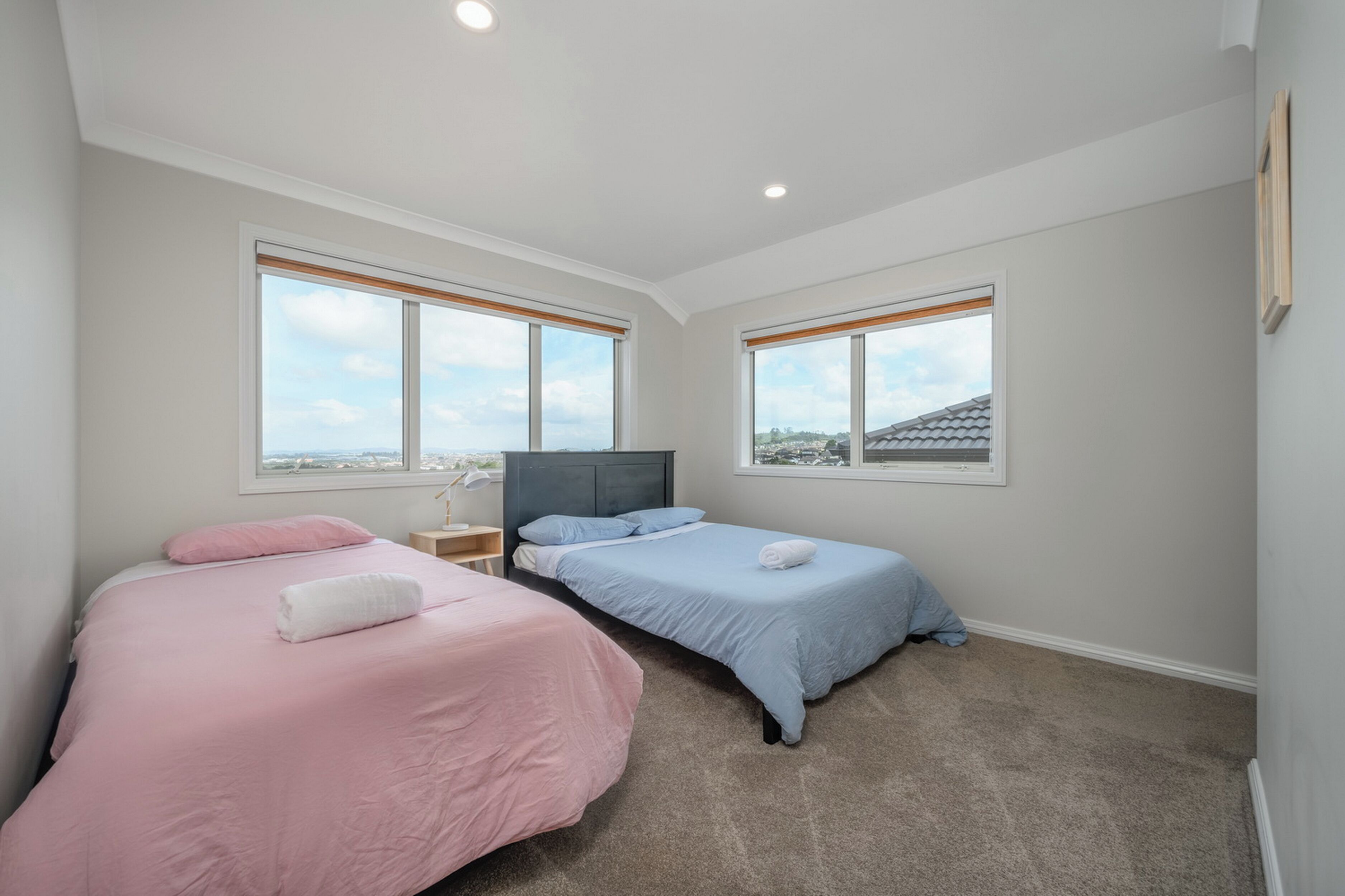 8 habitaciones, tabla de planchar con plancha, wifi y ropa de cama 