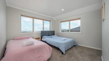 8 habitaciones, tabla de planchar con plancha, wifi y ropa de cama