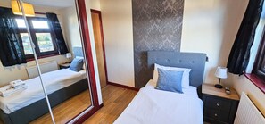 1 غرفة نوم ومكواة/لوح كي وواي فاي مجانًا وملاءات أسرّة