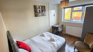 1 chambre, fer et planche à repasser, Wi-Fi gratuit, draps fournis