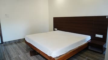Deluxe Double Room, Garden View