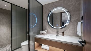 Luxury Twin Room | Bathroom | Shower, rainfall showerhead, hair dryer, slippers