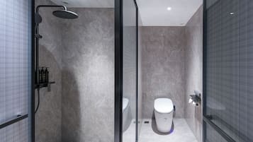 Luxury Single Room | Bathroom | Shower, rainfall showerhead, hair dryer, slippers