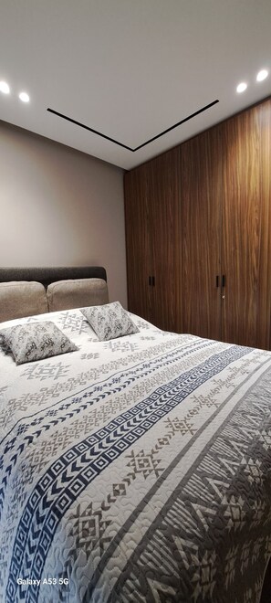 Comfort Apartment, 1 Queen Bed with Sofa bed, Non Smoking, Air conditioning | Egyptian cotton sheets, premium bedding, Select Comfort beds - Cozy Elegant Apartment - Rabat Center- Free Parking & AirC & Internet (Rabat)