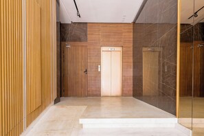 Property entrance - Cozy Elegant Apartment - Rabat Center- Free Parking & AirC & Internet (Rabat)