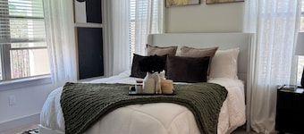 Luxury 2-bedroom apartment Close to Downtown Raleigh with Resort Amenities