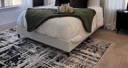 Luxury 2-bedroom apartment Close to Downtown Raleigh with Resort Amenities